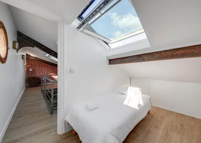 Large Luxury Loft For 6 People By Weekome Apartmán