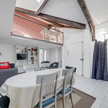 Large Luxury Loft For 6 People By Weekome Parijs